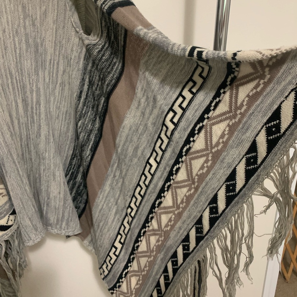 Aztec Patterned Fringe Cardigan - Picture 4 of 6
